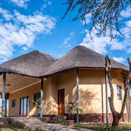 Nkanga Hotel Kasane Buitenkant foto
