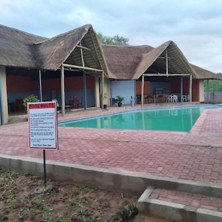 Nkanga Hotel Kasane Buitenkant foto