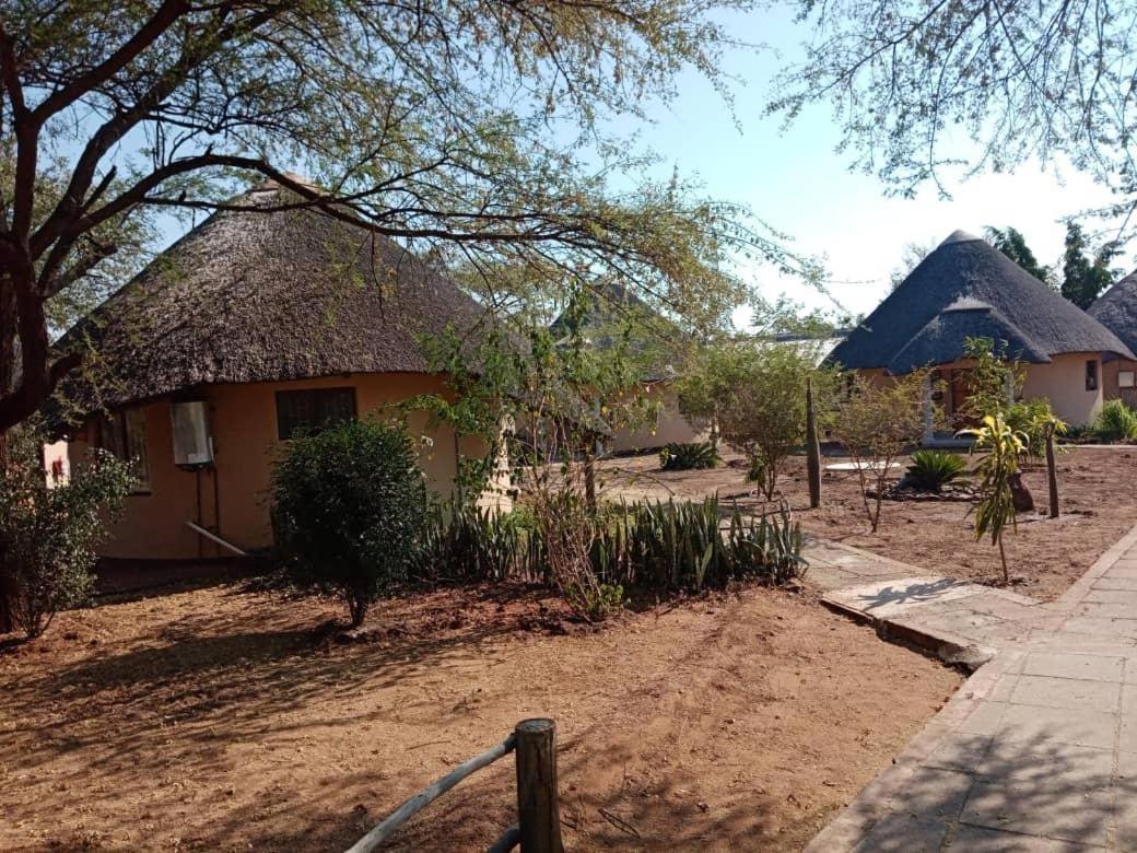 Nkanga Hotel Kasane Buitenkant foto
