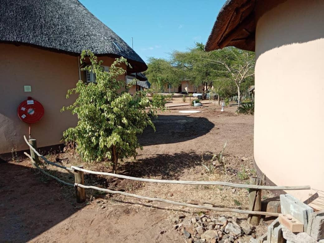 Nkanga Hotel Kasane Buitenkant foto