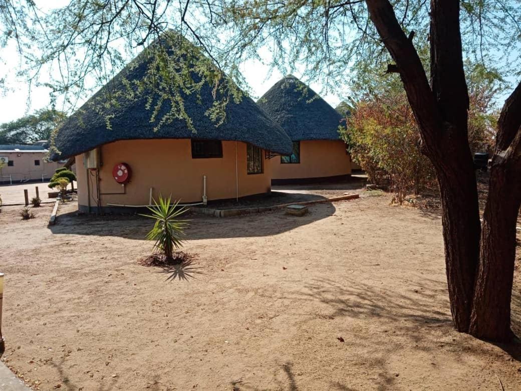 Nkanga Hotel Kasane Buitenkant foto