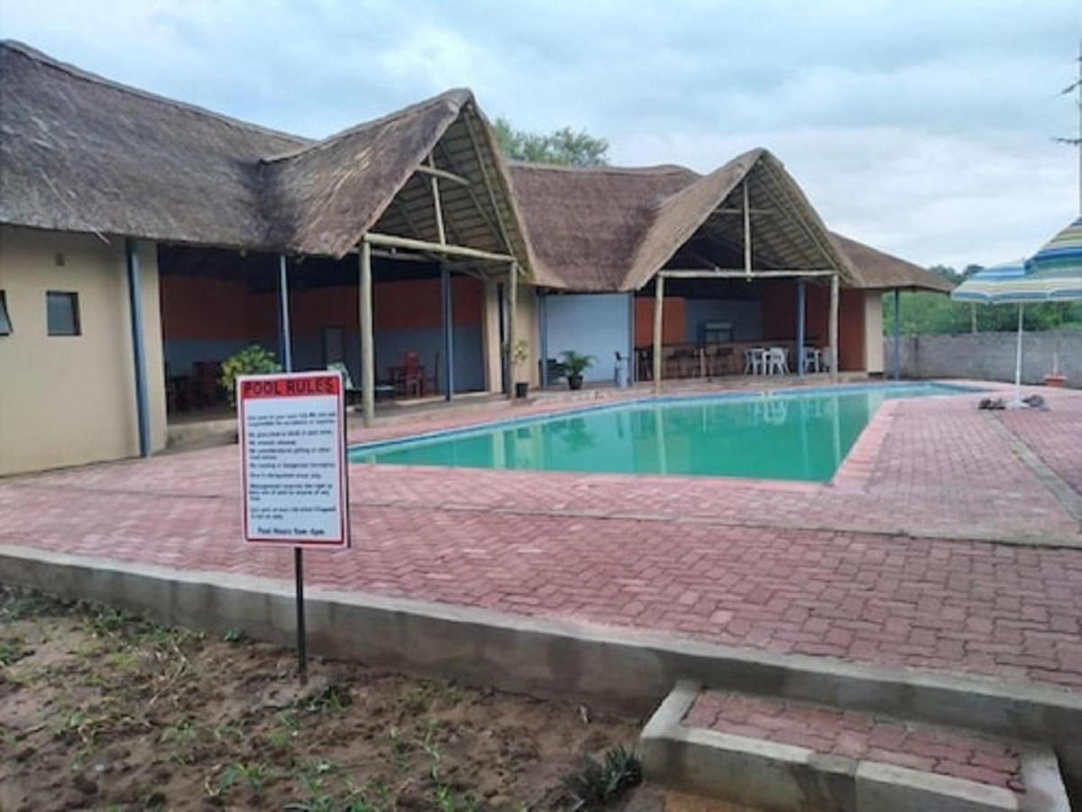 Nkanga Hotel Kasane Buitenkant foto