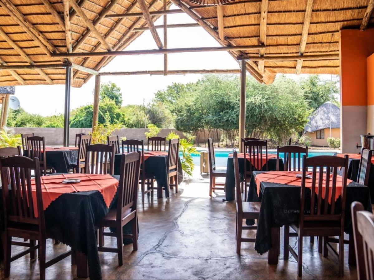Nkanga Hotel Kasane Buitenkant foto