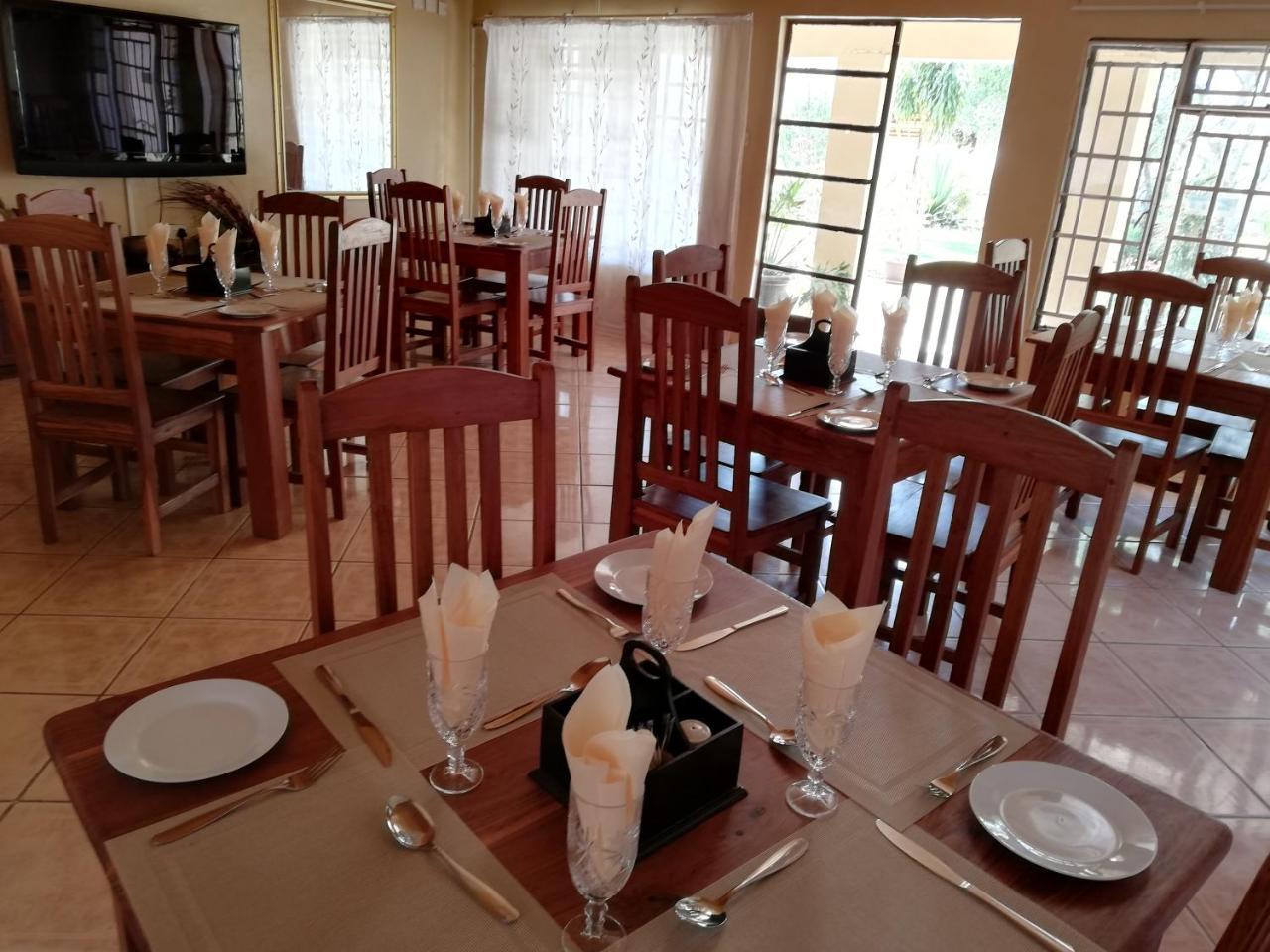 Nkanga Hotel Kasane Buitenkant foto