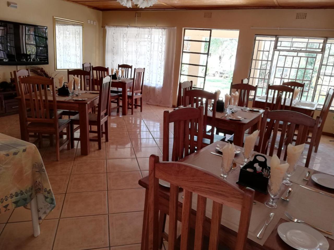 Nkanga Hotel Kasane Buitenkant foto
