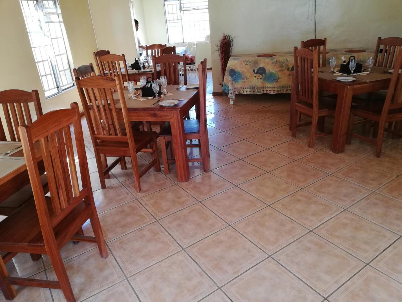 Nkanga Hotel Kasane Buitenkant foto